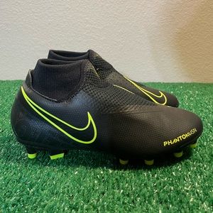 New Nike Phantom Vision Academy FG Soccer Cleats